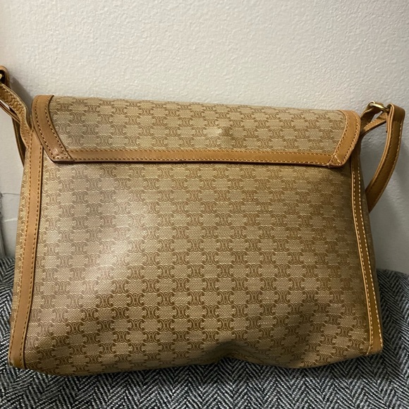 Celine crossbody bag- authentic with very minimal signs of use. - Picture 6 of 17
